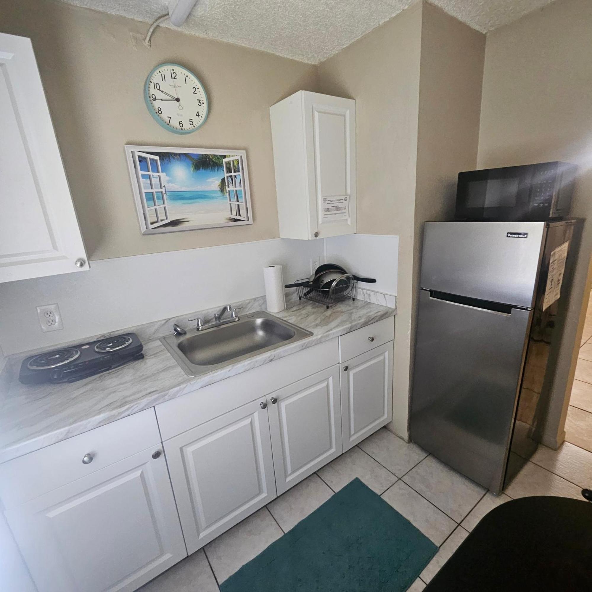 Sebastian Gardens Inn & Suites Luaran gambar